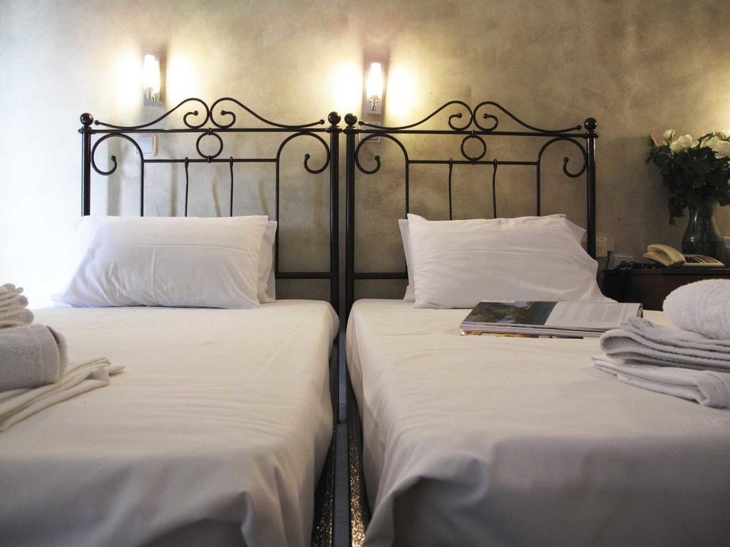 Hotel Azur Kryopigi Rum bild