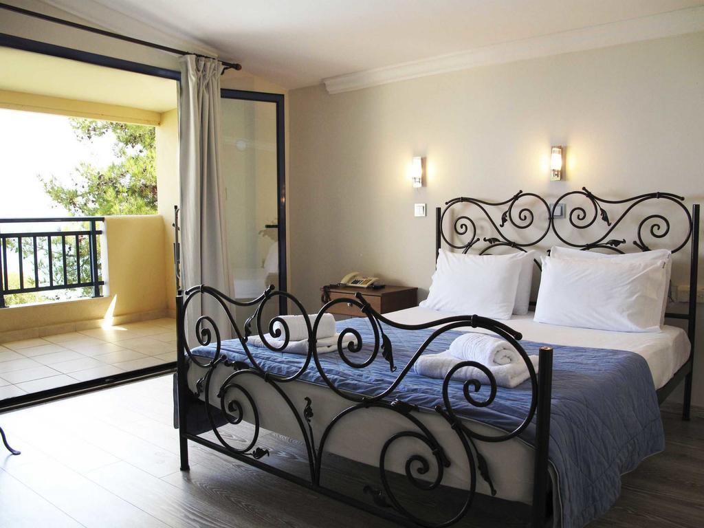 Hotel Azur Kryopigi Rum bild