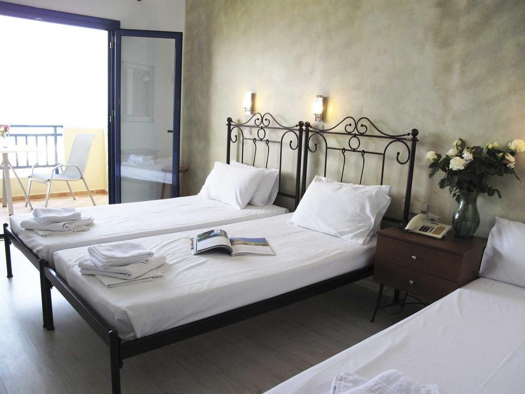 Hotel Azur Kryopigi Rum bild