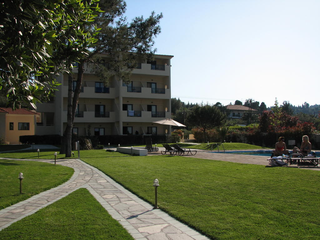 Hotel Azur Kryopigi Exteriör bild