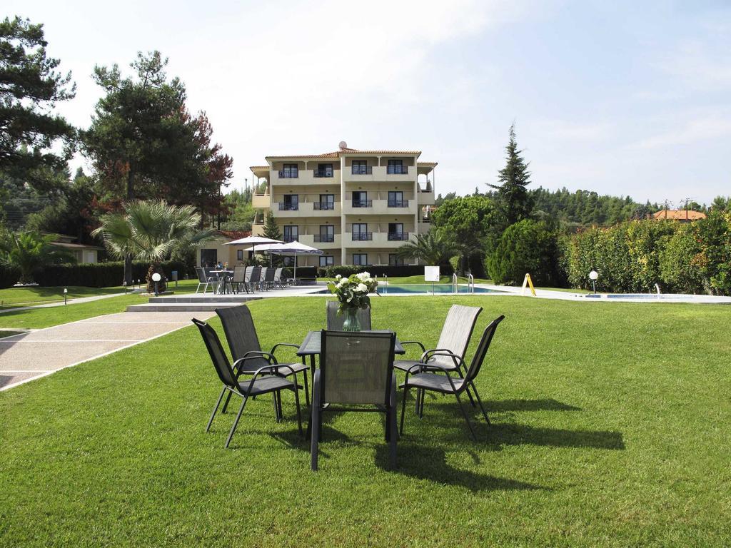 Hotel Azur Kryopigi Exteriör bild